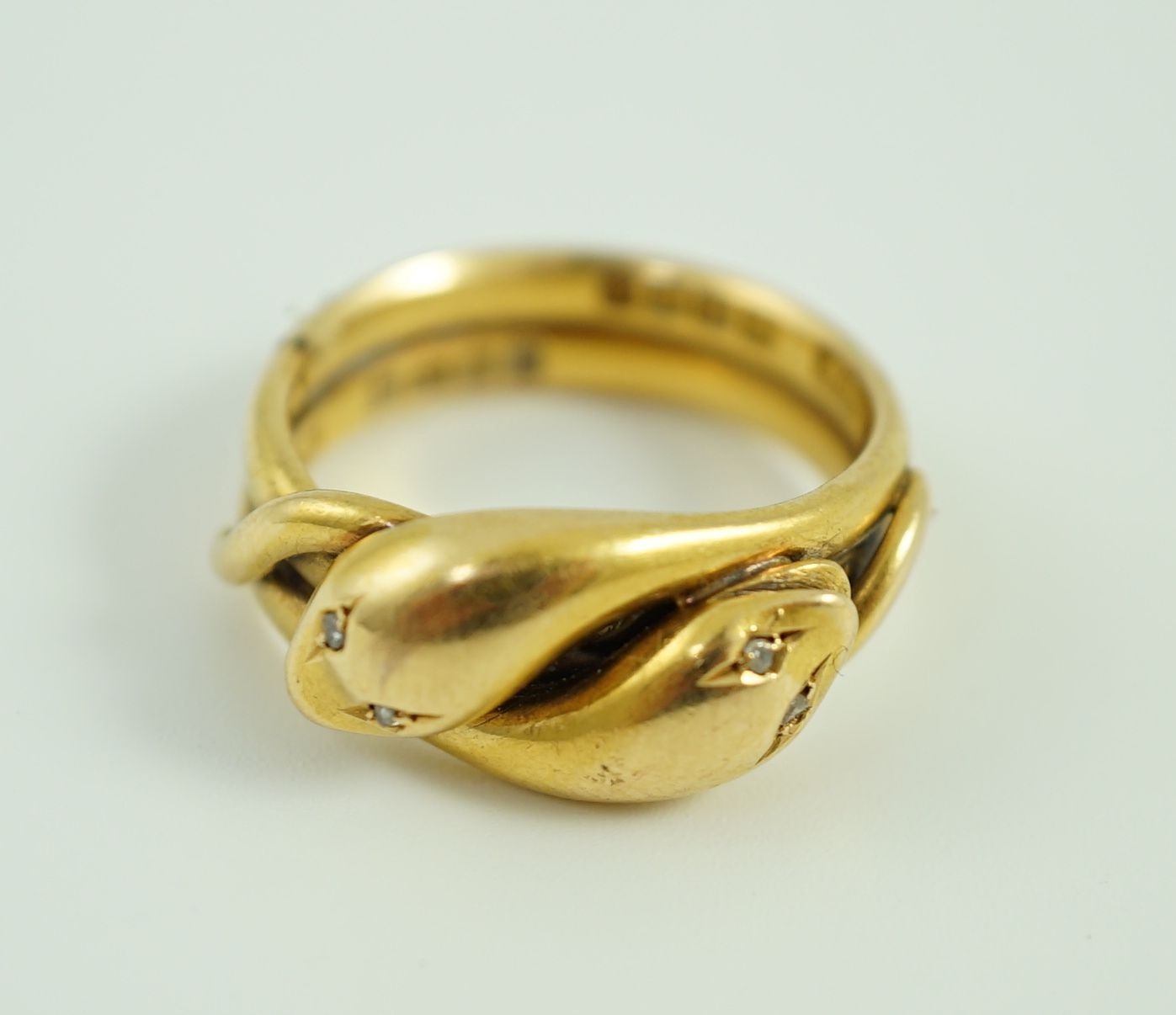 An Edwardian 18ct gold entwined twin serpent ring